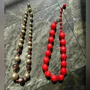 💜 Vintage/Old Costume Jewelry 2 Necklaces in a Bundle